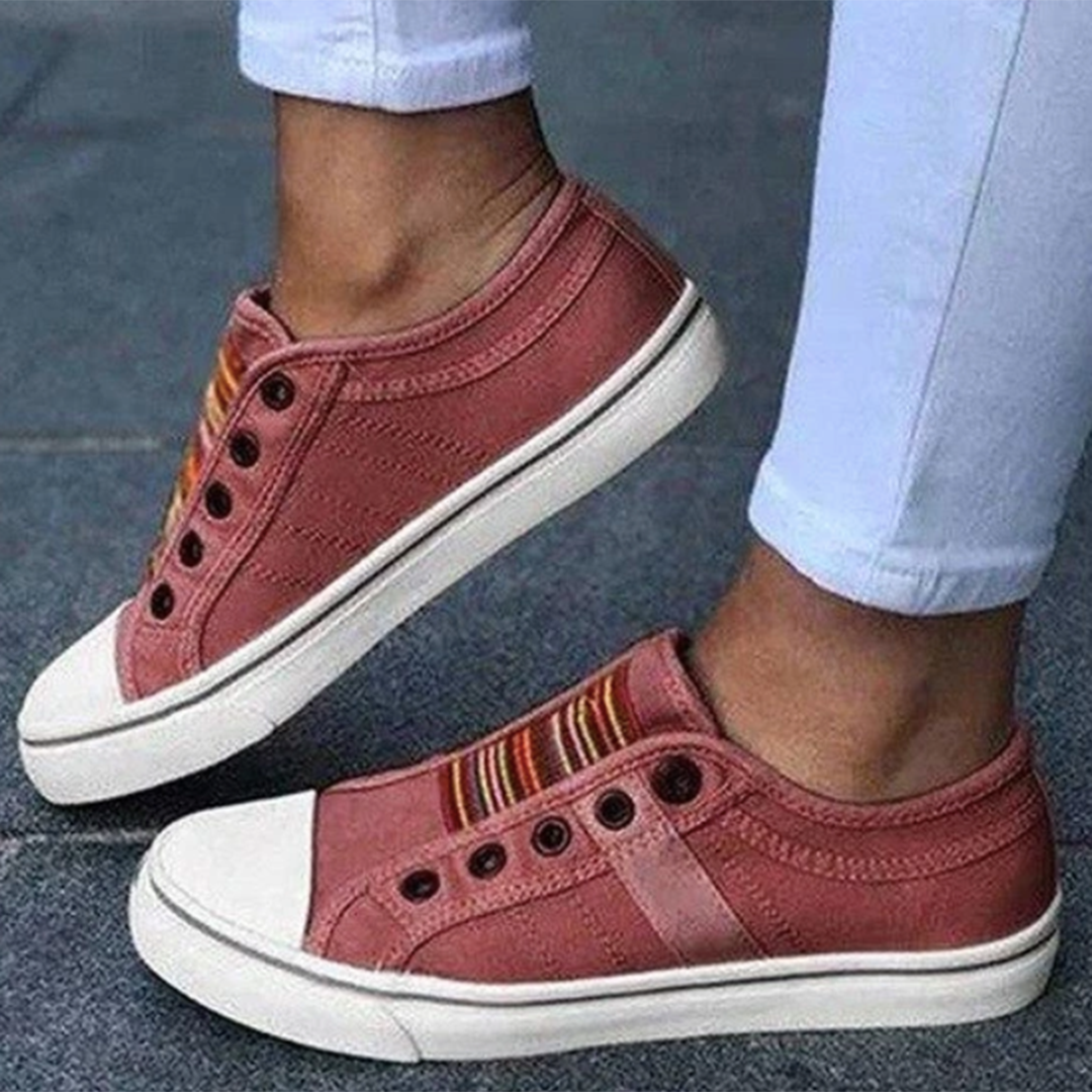 Lässige Damen Slip-On Sneakers aus atmungsaktivem Leinwandmaterial in klassischem Schwarz für Komfort und Stil.