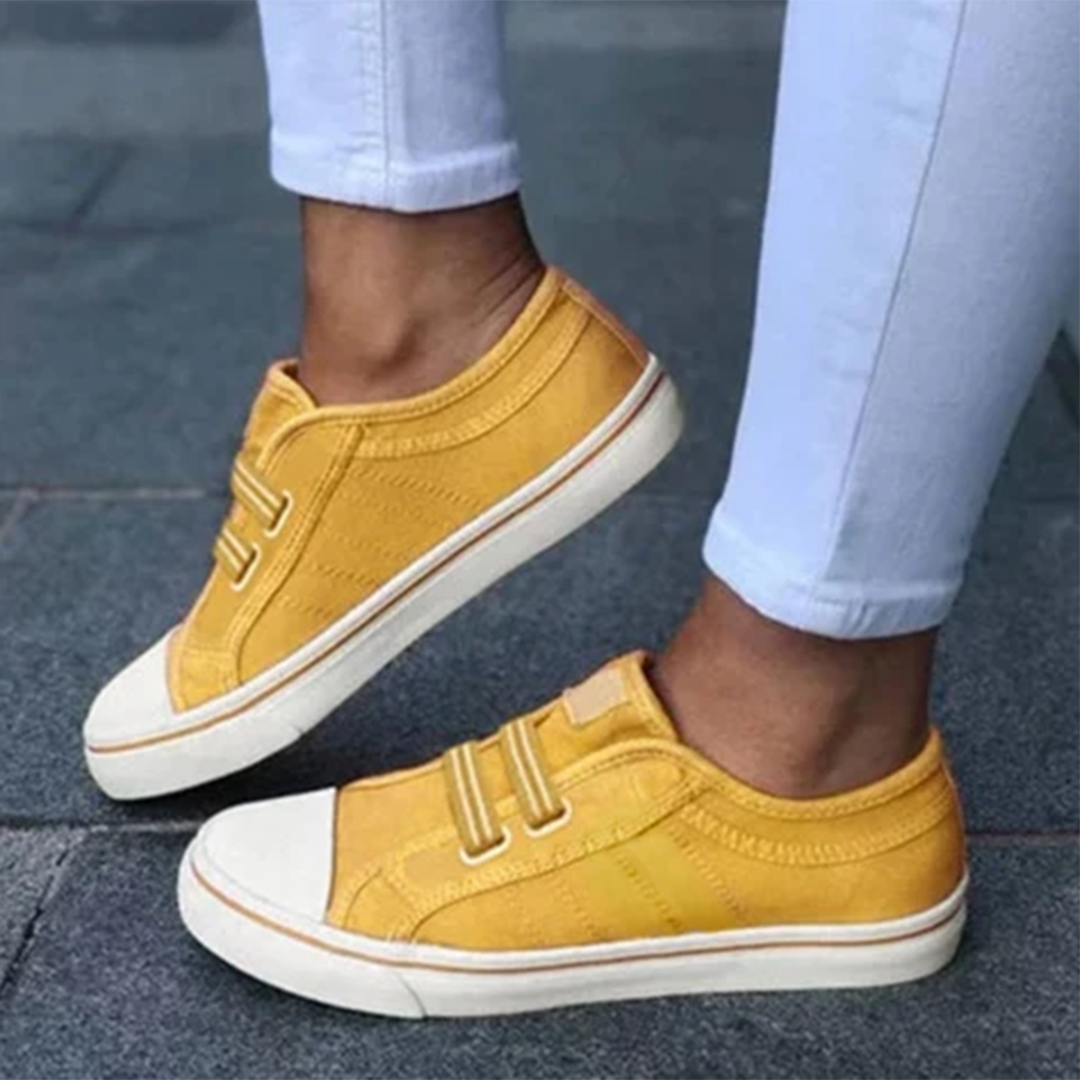 Lässige Damen Slip-On Sneakers aus atmungsaktivem Leinwandmaterial in klassischem Schwarz für Komfort und Stil.