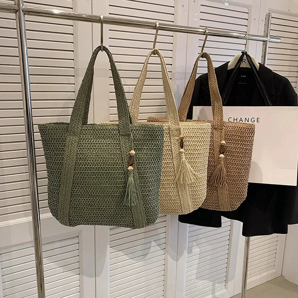 Lässige Strohtasche für Sommer, vielseitig, leicht, Beige/Braun/Grün, ideal für Strand oder Stadtbummel, Detailansicht.