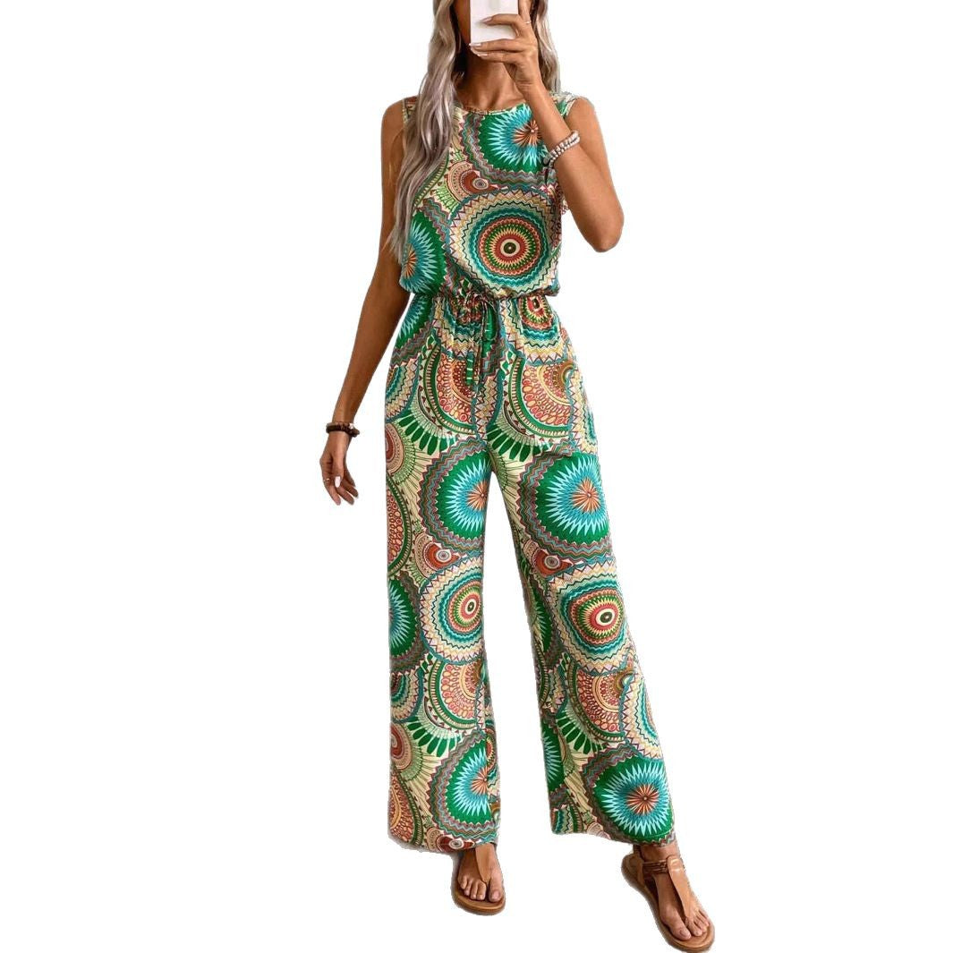 "Lässiger Damen Jumpsuit mit buntem Muster, elastischem Bund, ideal für Sommer, stilvoll und bequem, Frontansicht."