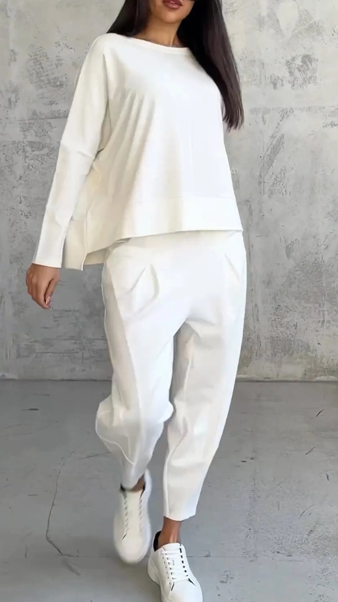 "Lässiges Damen Zweiteiler-Set mit Langarmshirt und Haremshose, ideal für Freizeit und Komfort, in lockerer Passform."