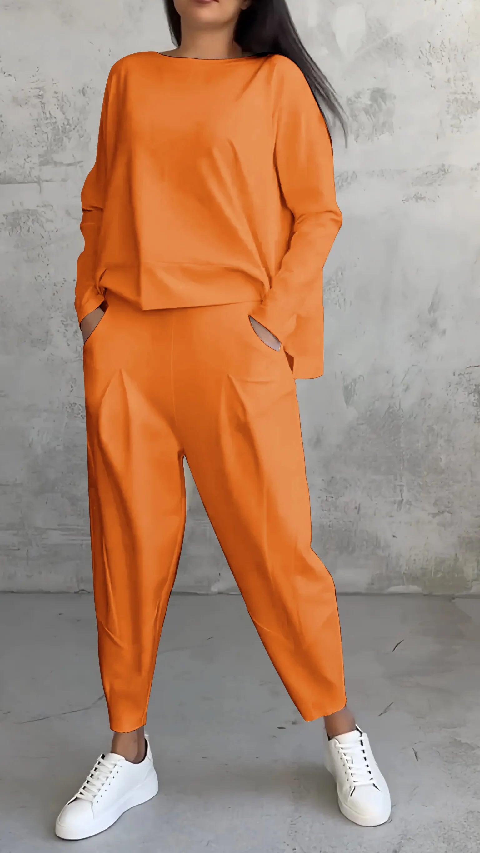 "Lässiges Damen Zweiteiler-Set mit Langarmshirt und Haremshose, ideal für Freizeit und Komfort, in lockerer Passform."