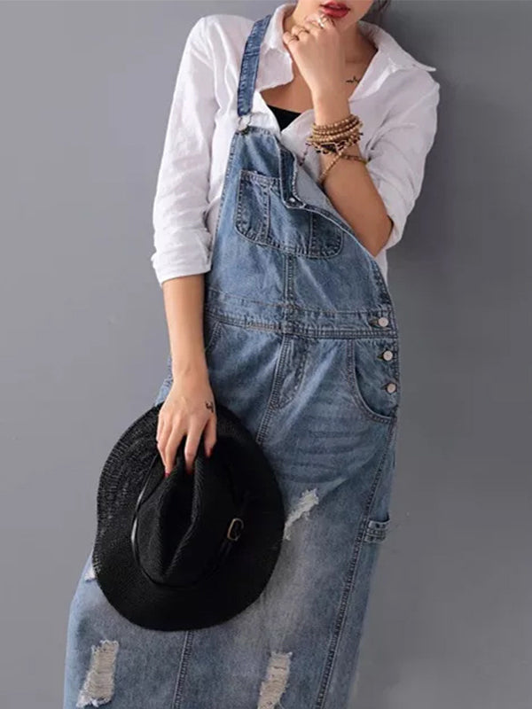 "Lässiges Denim-Latzkleid mit verwaschenem Look, beigefarbene Träger, Rückenschlitz, über den Knien geschnitten."