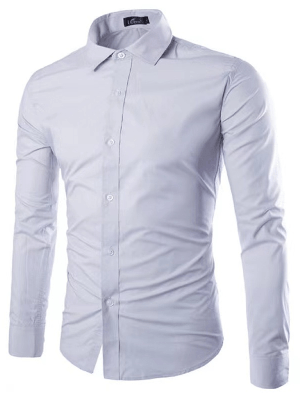 "Lässiges, bügelfreies Slim Fit Herrenhemd aus komfortablem Material, ideal für elegantes und vielseitiges Styling."