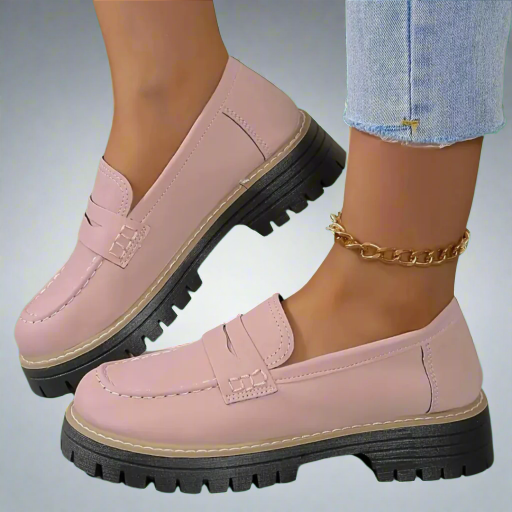 "Luxuriöse Damen Loafer in Dunkelblau, zeitloses Design, hochwertige Materialien, ideal für Büro oder Alltag."
