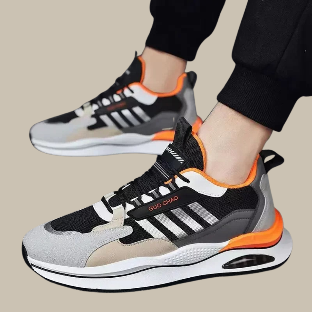 "Moderne Herrenlaufschuhe in Beige, Grün und Orange, ideal für Sport und Alltag, mit stilvollem Schnürdesign."