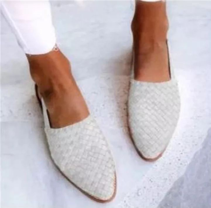 "Orthopädische Damenschuhe mit Fußgewölbeunterstützung, in diversen Farben, bieten maximalen Komfort und Stabilität."