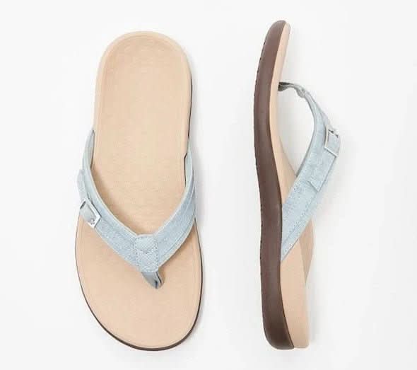 Pylomo ortopediske sandaler, beige, med ergonomisk såle for komfort og holdningsforbedring. Komfortable sommersandaler.