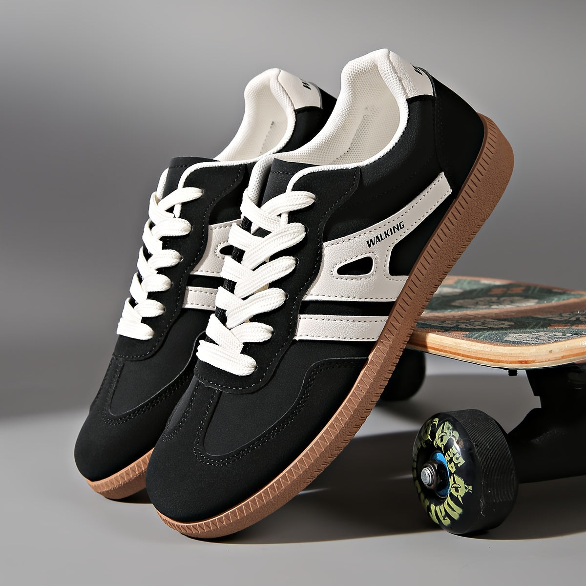 "Retro Sneaker Damen, Vintage Stil, schwarz-weiß, klassisches Design mit gepolsterter Sohle, maximaler Komfort"