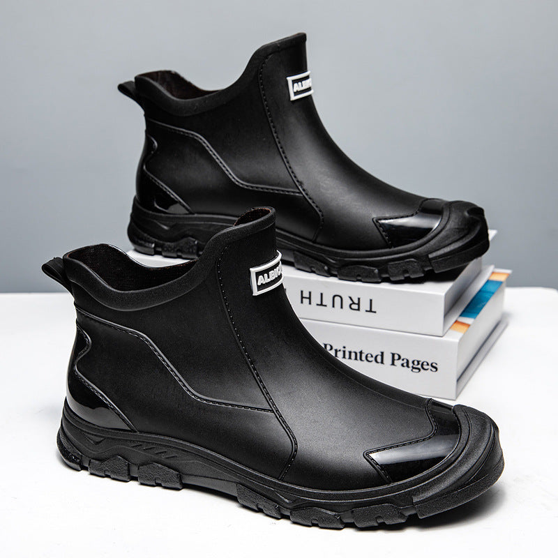 Robuste, stilvolle Herren Gummistiefel, rutschfest und flexibel, perfekt für Outdoor-Aktivitäten bei jedem Wetter.