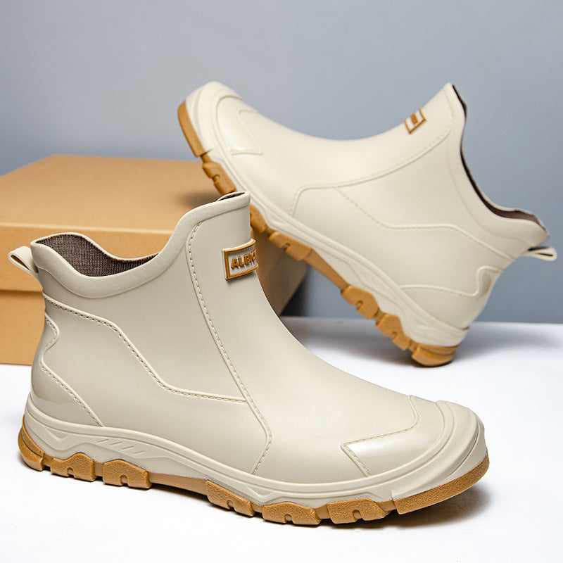 Robuste, stilvolle Herren Gummistiefel, rutschfest und flexibel, perfekt für Outdoor-Aktivitäten bei jedem Wetter.
