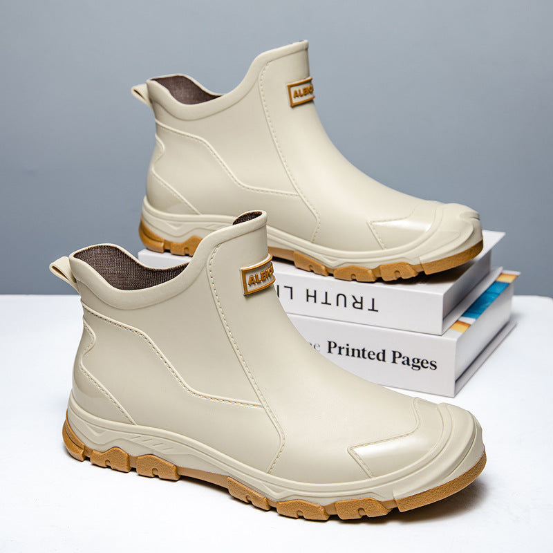 Robuste, stilvolle Herren Gummistiefel, rutschfest und flexibel, perfekt für Outdoor-Aktivitäten bei jedem Wetter.