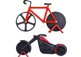 "RollCut Fahrrad-Pizzaschneider mit Edelstahlklingen und einzigartigem Design, farbenfrohes Mini-Fahrrad-Look."