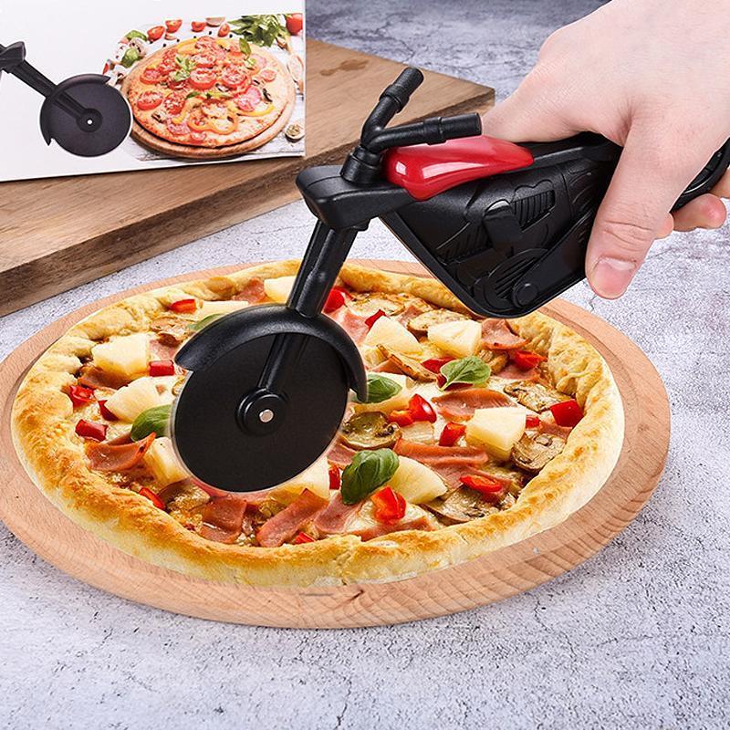 "RollCut Fahrrad-Pizzaschneider mit Edelstahlklingen und einzigartigem Design, farbenfrohes Mini-Fahrrad-Look."