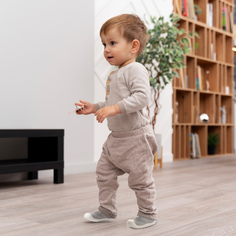"Rutschfeste Babyschuhe für sichere Schritte, atmungsaktives Design, ergonomisch für natürliche Fußentwicklung"