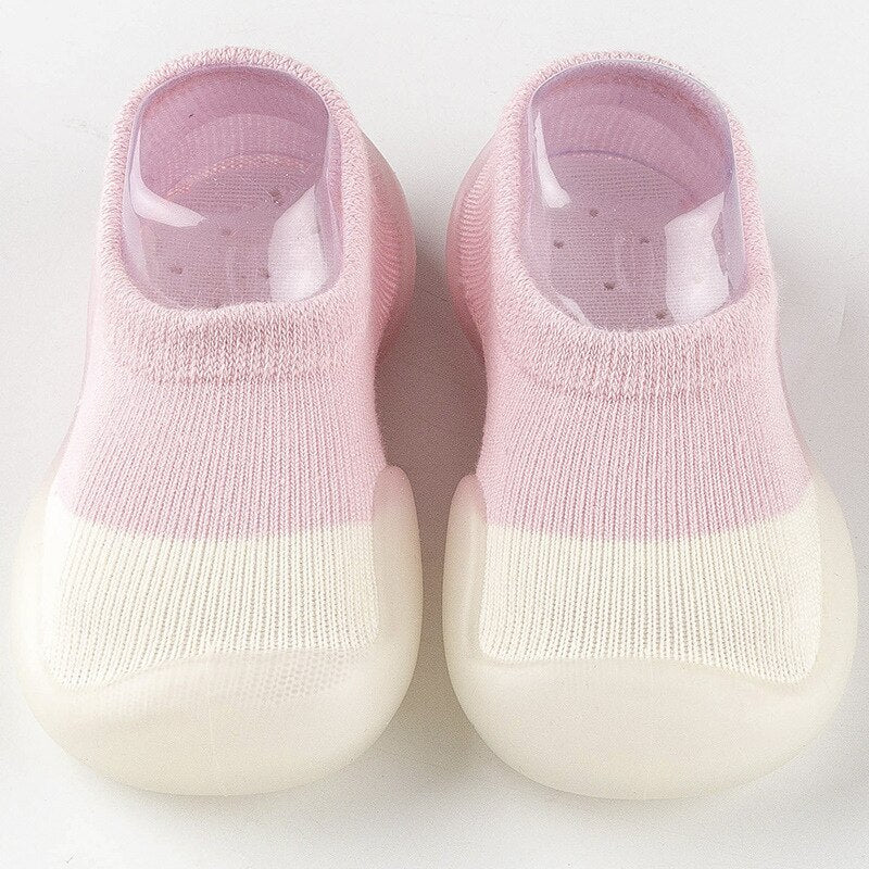 Rutschfeste, atmungsaktive Babyschuhe aus flexiblem, leichtem Material für natürliche Fußentwicklung und sicheren Halt.
