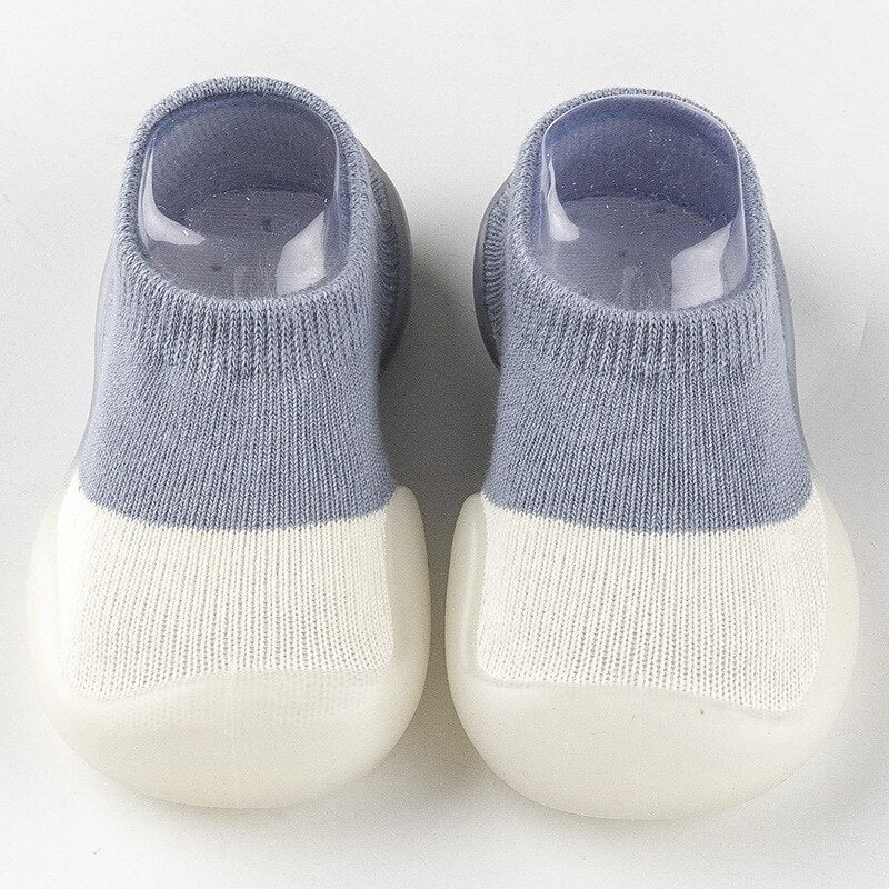 Rutschfeste, atmungsaktive Babyschuhe aus flexiblem, leichtem Material für natürliche Fußentwicklung und sicheren Halt.
