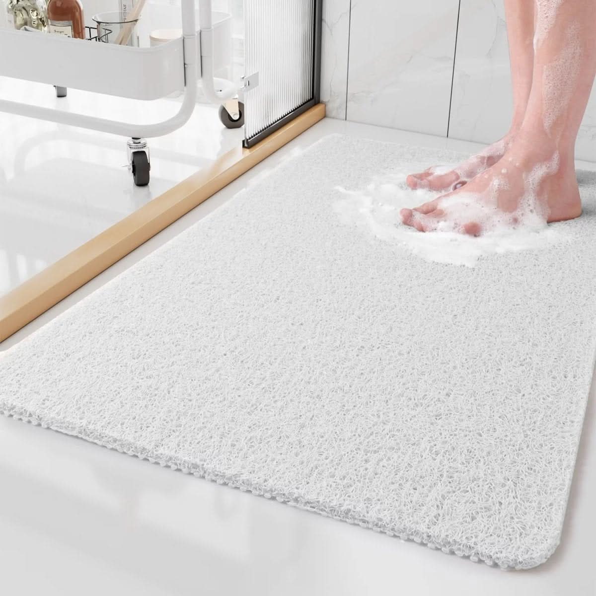 "Rutschfeste, graue Duschmatte mit offenem Drainage-Design, loofah-ähnlicher Oberfläche und Anti-Slip-Unterseite."
