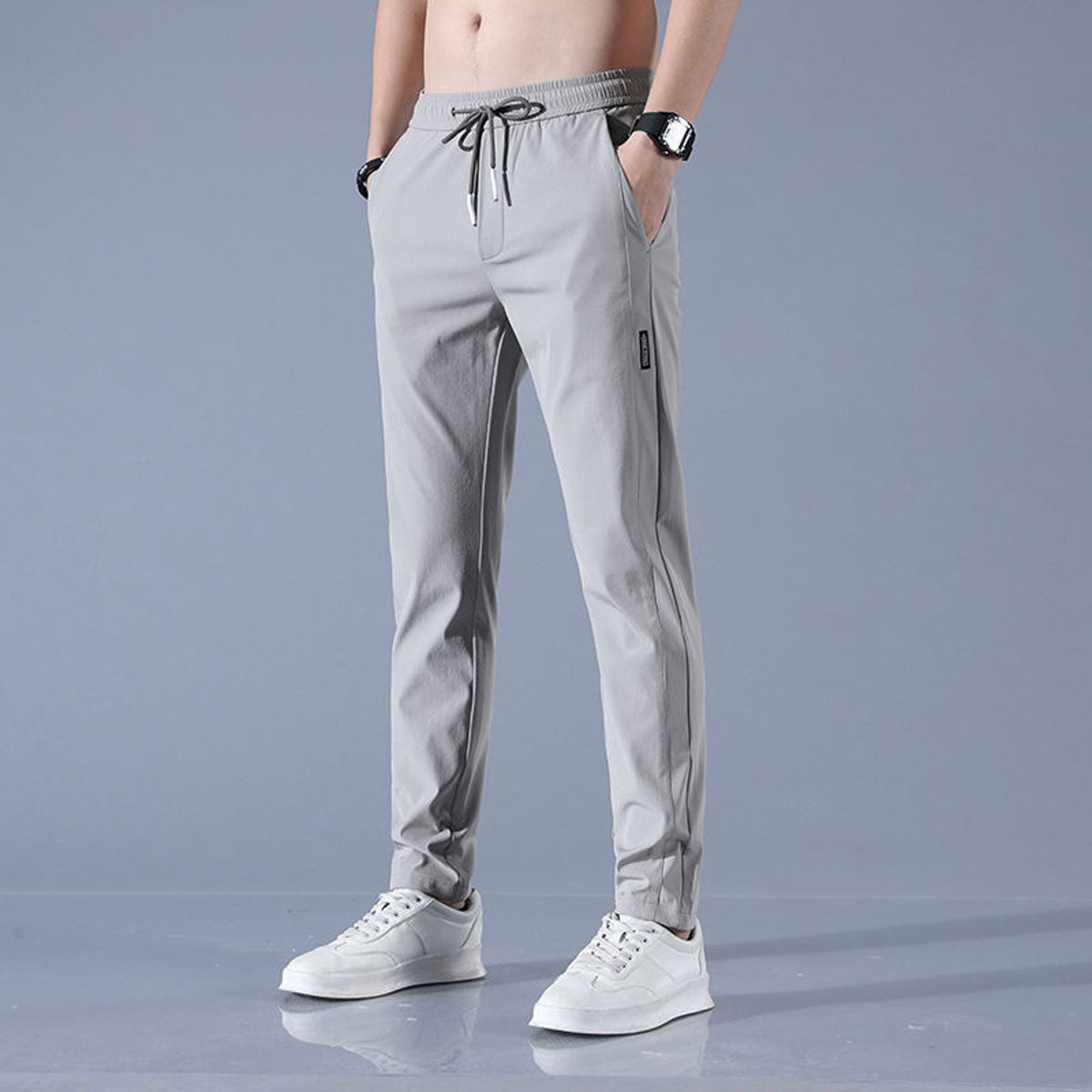 "Schnelltrocknende Sporthose für Damen, mit Stretch, schlanke Passform, mittelhoher Bund, graue Farbe, vielseitig einsetzbar.