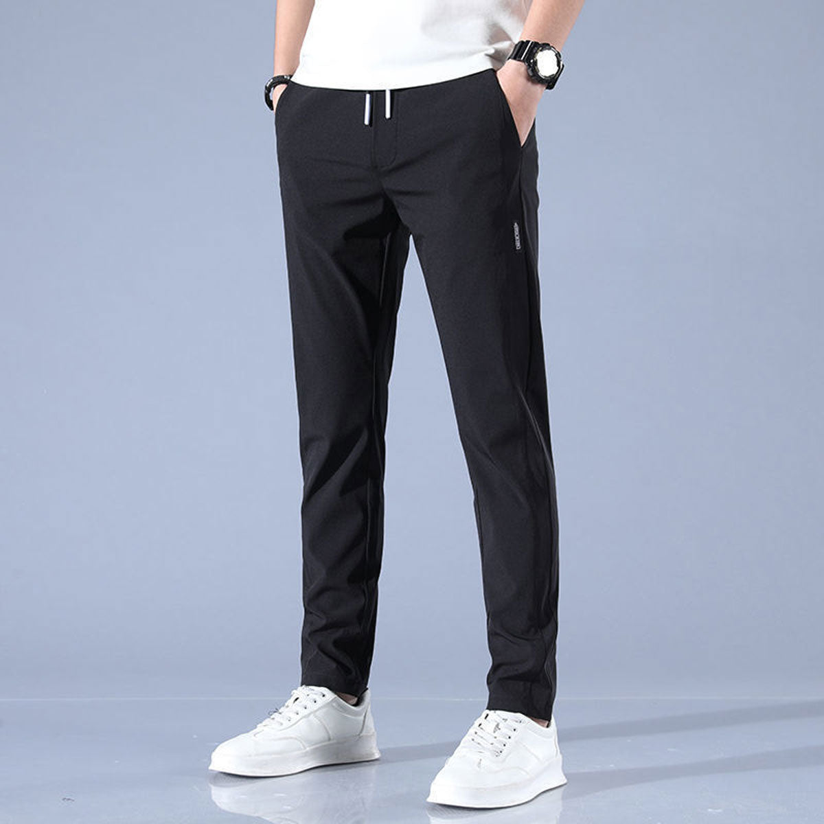 "Schnelltrocknende Sporthose für Damen, mit Stretch, schlanke Passform, mittelhoher Bund, graue Farbe, vielseitig einsetzbar.