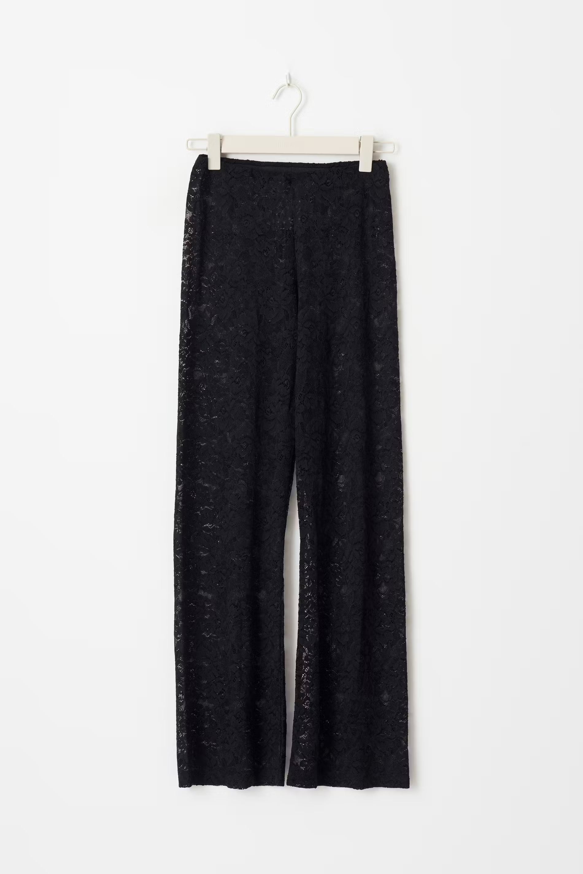 "Schwarze Luxus Damenhose frontansicht, stilvoll und bequem mit zeitlosem Design"