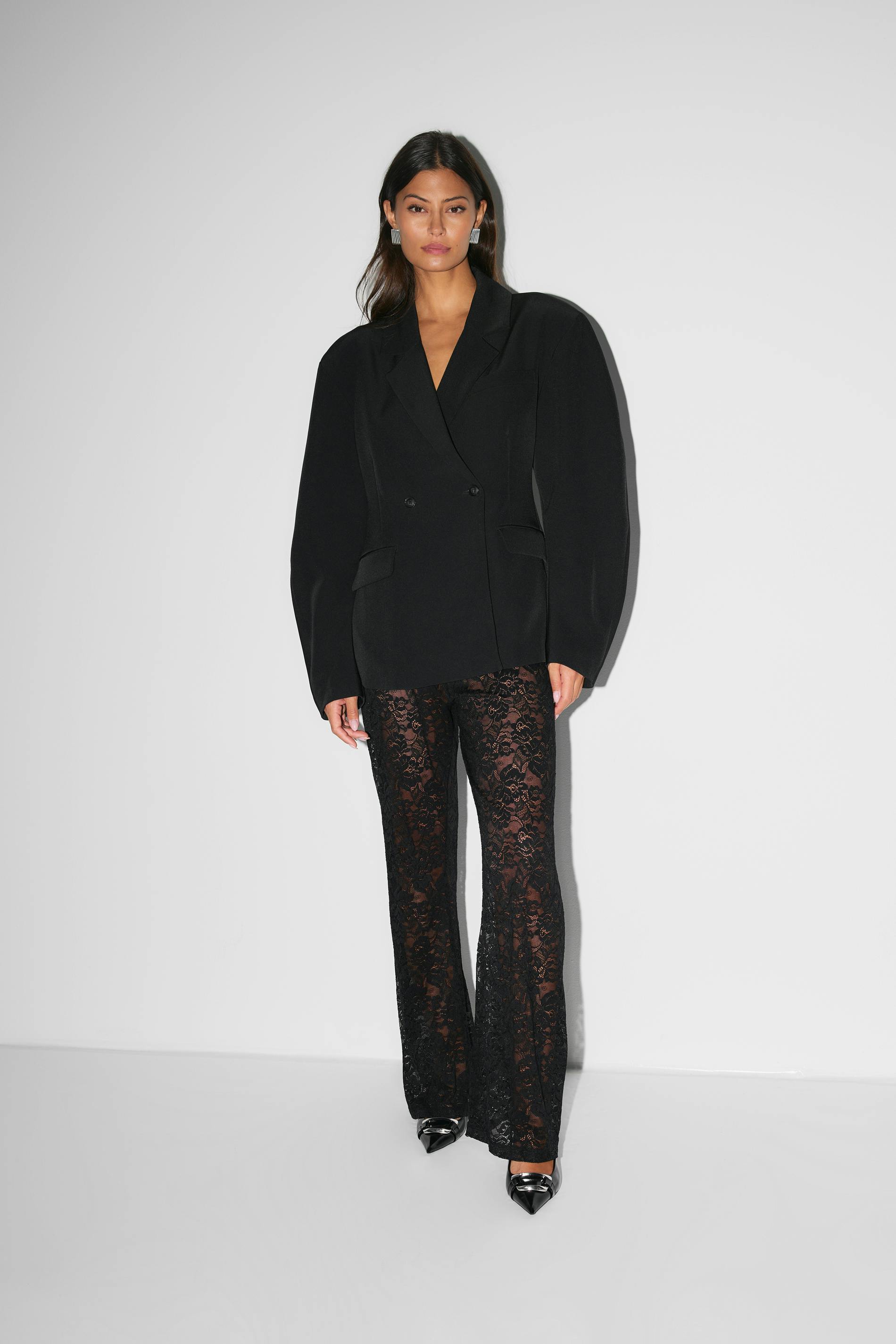 "Schwarze Luxus Damenhose frontansicht, stilvoll und bequem mit zeitlosem Design"