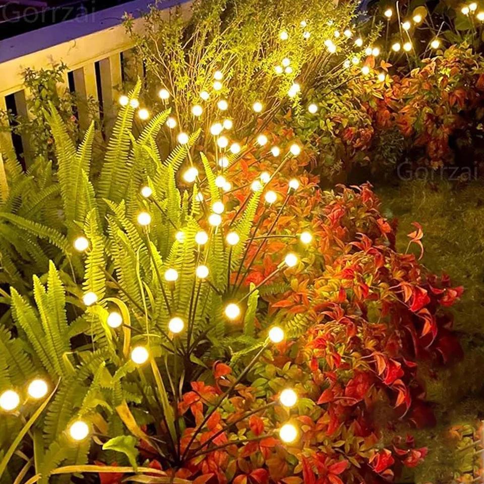 "Solarbetriebene Glühwürmchen Gartenlichter, umweltfreundlich, warmes Licht, flexible Stiele, ideal für Außenbereiche."