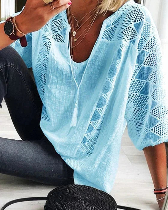 "Sommerbluse für Damen mit Schlitzkragen, atmungsaktiv, moderne Passform, ideal für stilvolle Sommeroutfits."