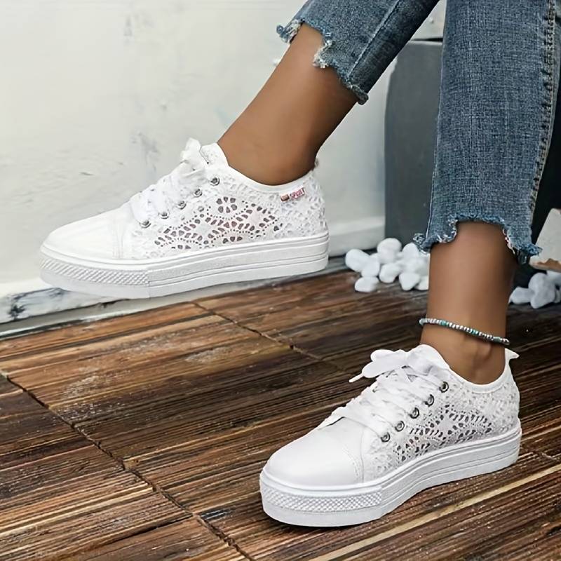 Stilvolle Spitzensneaker für Damen mit elegantem Spitzendesign, atmungsaktivem Material und bequemer Passform in Schwarz und