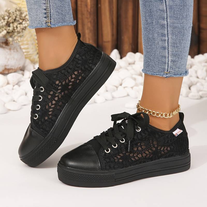 Stilvolle Spitzensneaker für Damen mit elegantem Spitzendesign, atmungsaktivem Material und bequemer Passform in Schwarz und