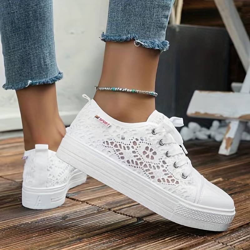 Stilvolle Spitzensneaker für Damen mit elegantem Spitzendesign, atmungsaktivem Material und bequemer Passform in Schwarz und