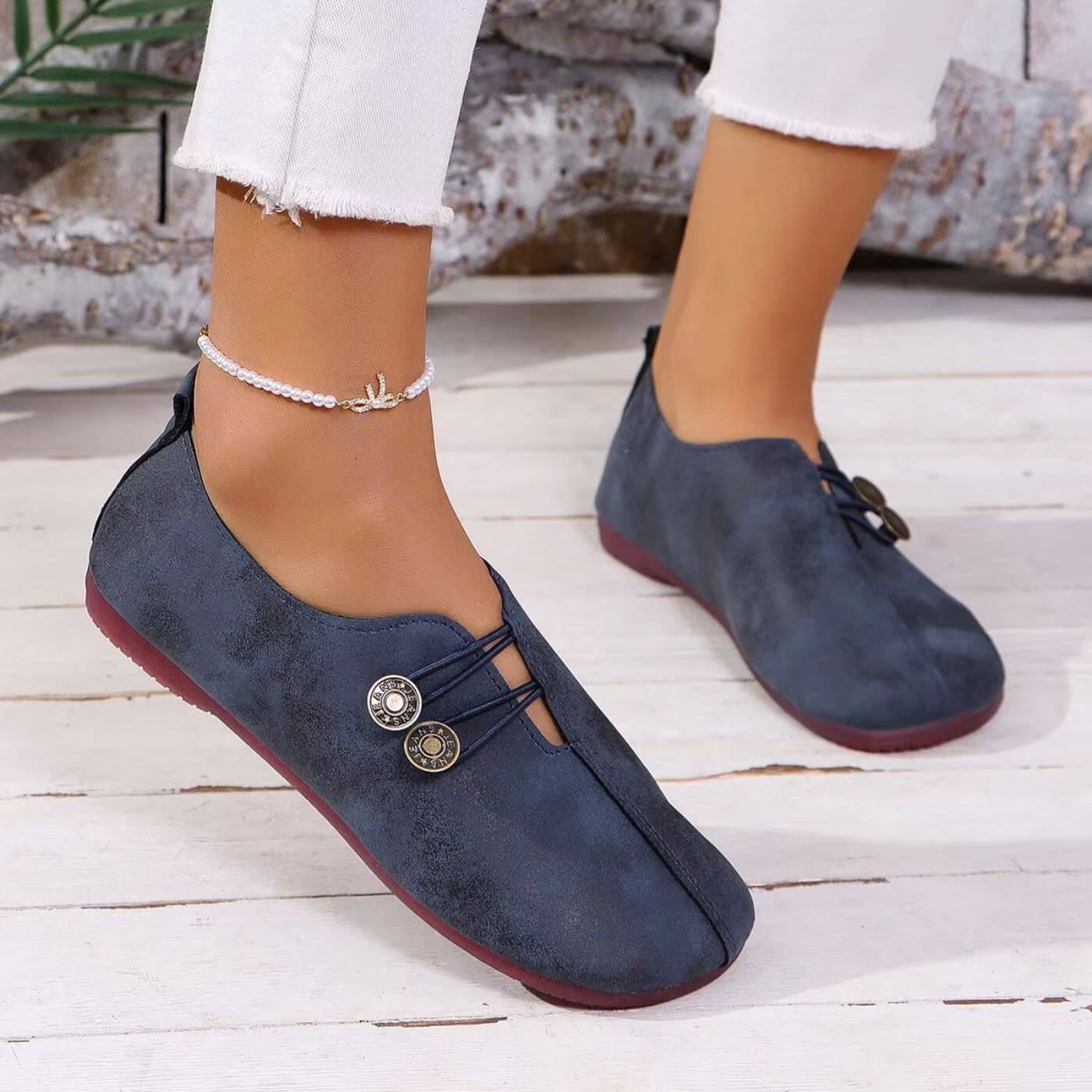 "Stilvolle dunkelbraune orthopädische Schuhe für Damen, elegantes Design und hoher Komfort."