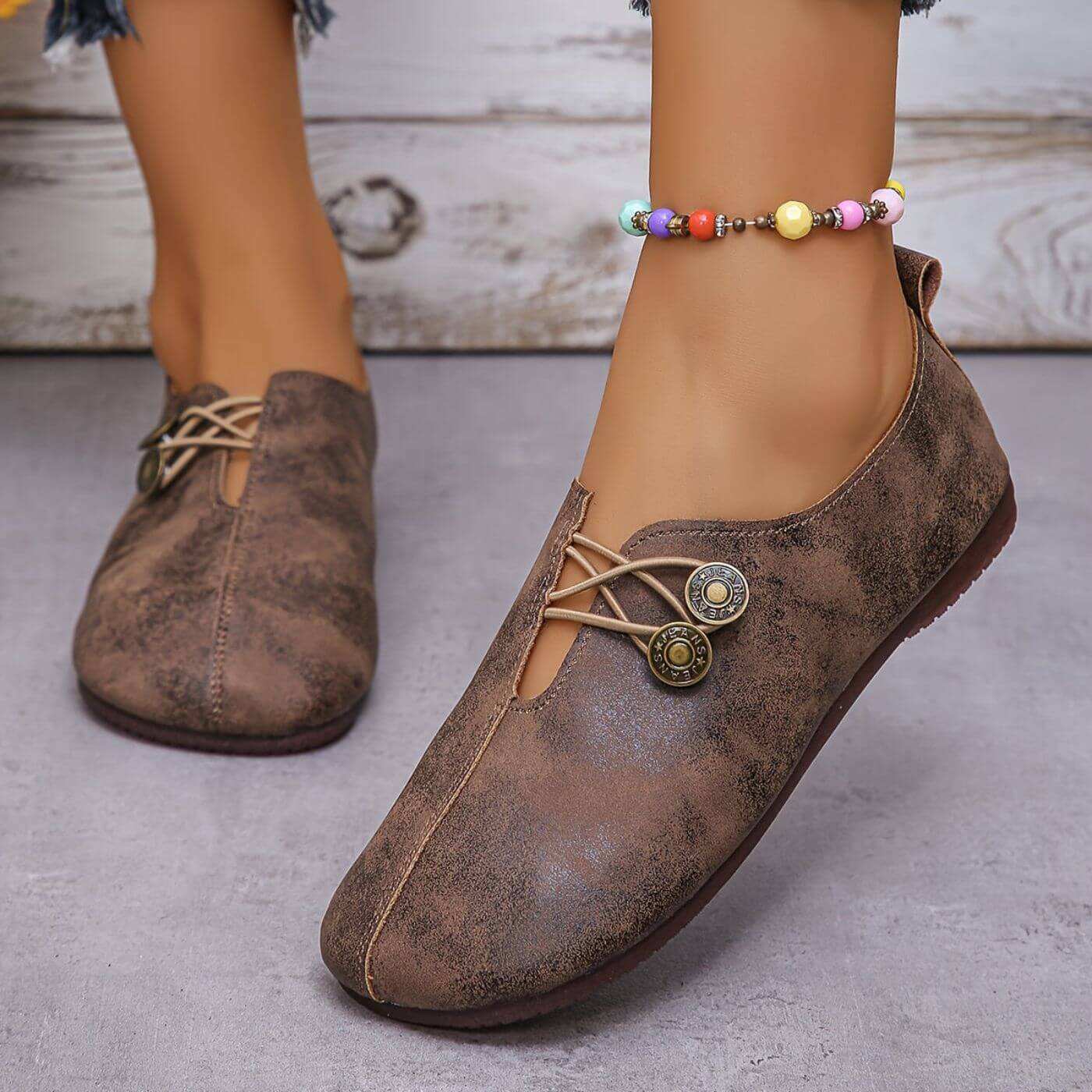 "Stilvolle dunkelbraune orthopädische Schuhe für Damen, elegantes Design und hoher Komfort."