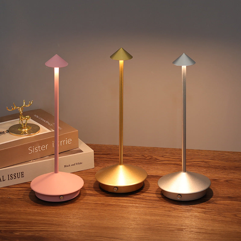 "Stilvolle kabellose LED Tischlampe, elegant schlankes Design, dimmbares Touch-Licht, ideal für jede Raumdekoration."