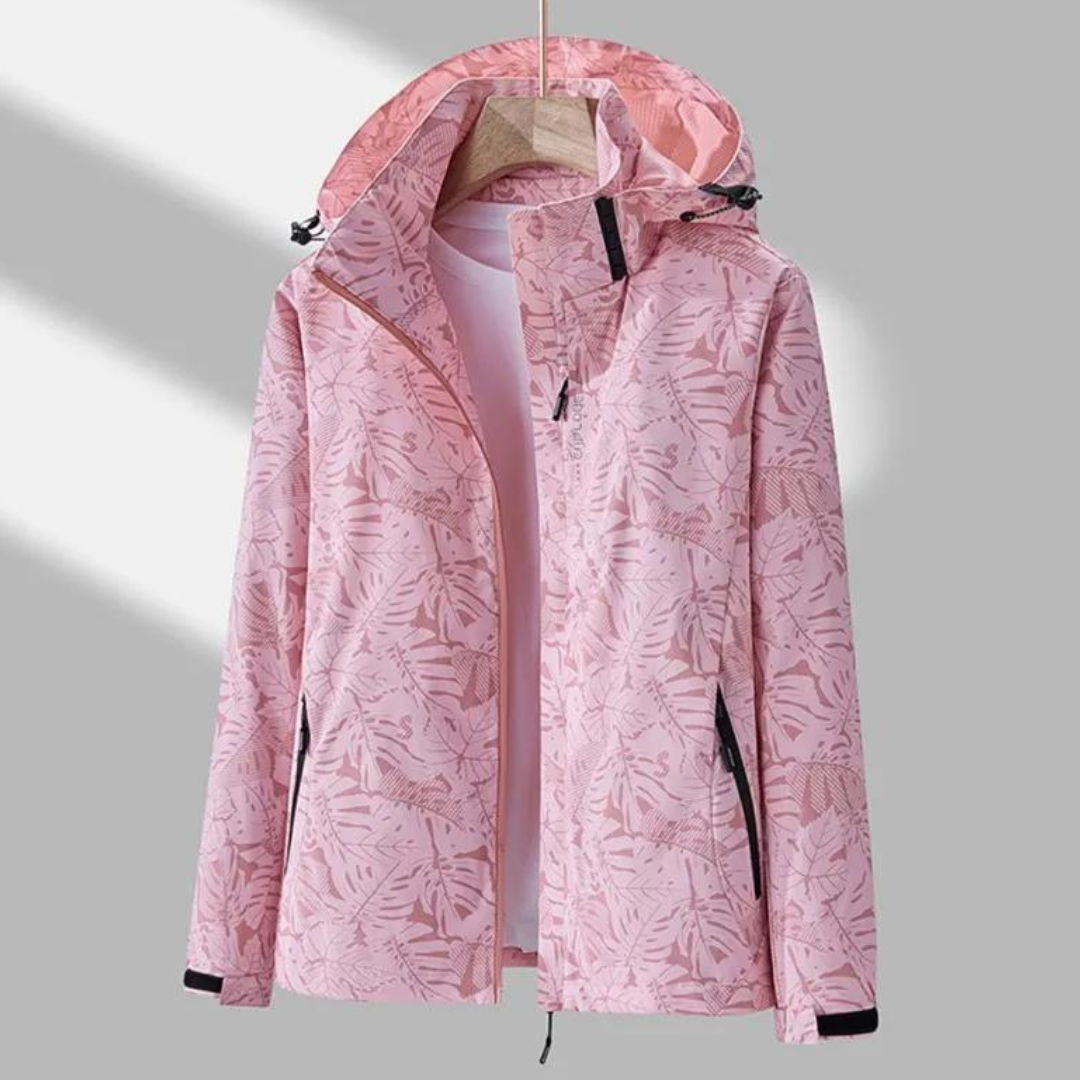 "Vorderansicht stilvolle Damenwindjacke, vielseitig, komfortabel, ideal für wechselndes Wetter, integrierbar in Alltagsgarder