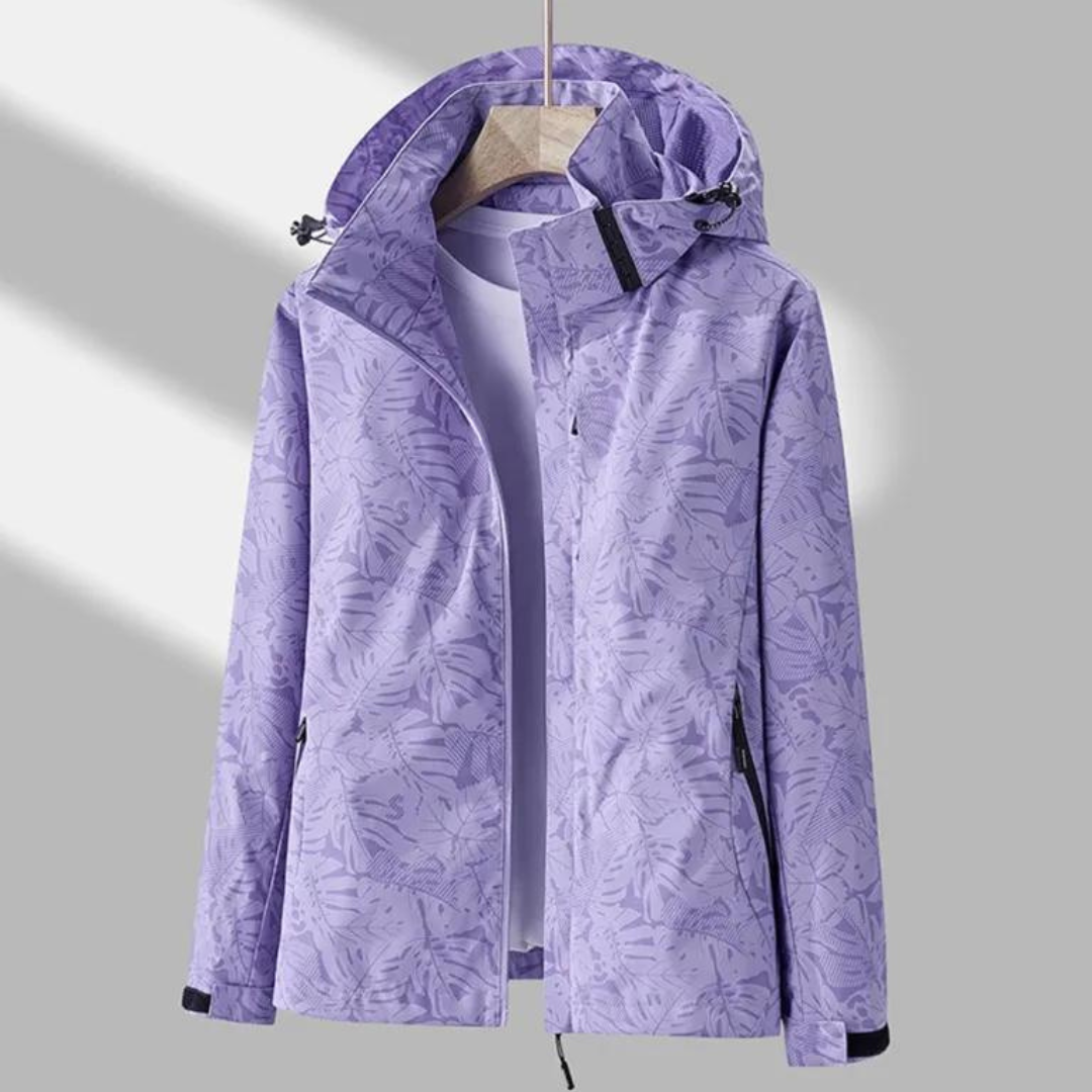 "Vorderansicht stilvolle Damenwindjacke, vielseitig, komfortabel, ideal für wechselndes Wetter, integrierbar in Alltagsgarder