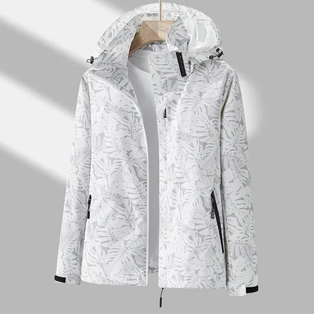 "Vorderansicht stilvolle Damenwindjacke, vielseitig, komfortabel, ideal für wechselndes Wetter, integrierbar in Alltagsgarder