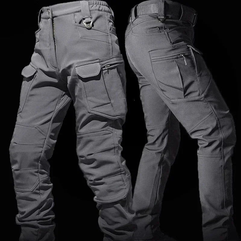 "Wasserdichter Thermoanzug für Outdoor, Kälteschutz, funktionale Taschen, ergonomisches Design in Dunkelblau"