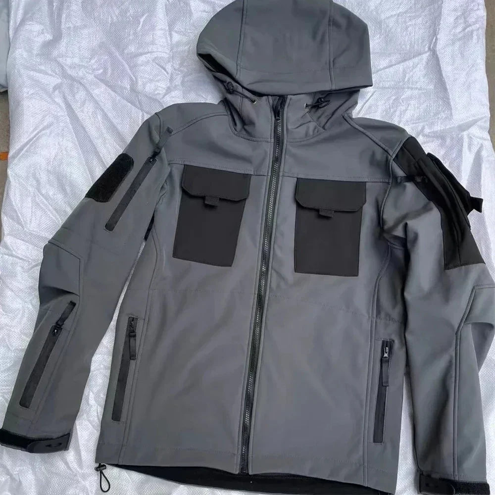 "Wasserdichter Thermoanzug für Outdoor, Kälteschutz, funktionale Taschen, ergonomisches Design in Dunkelblau"