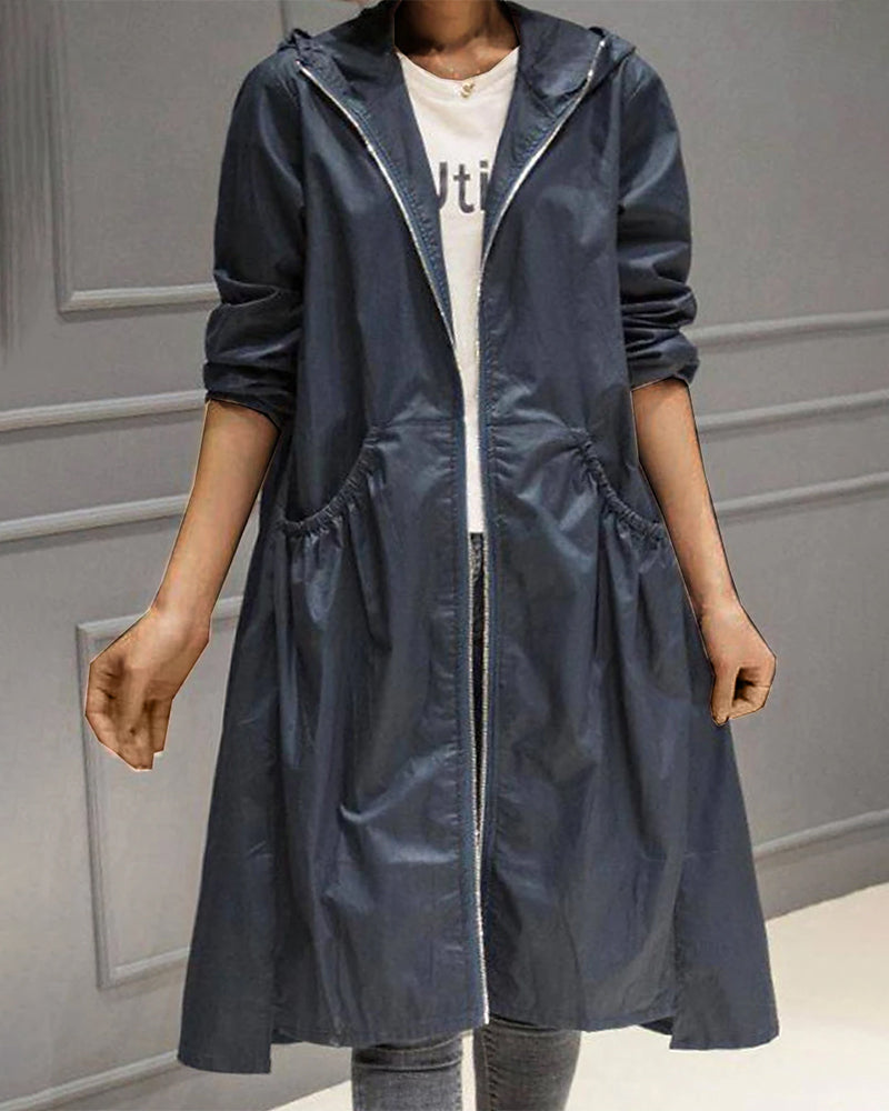 "Wasserdichter langer Damen-Trenchcoat mit Kapuze, klassisches Design, ideal für Regenwetter, verfügbar in mehreren Farben."