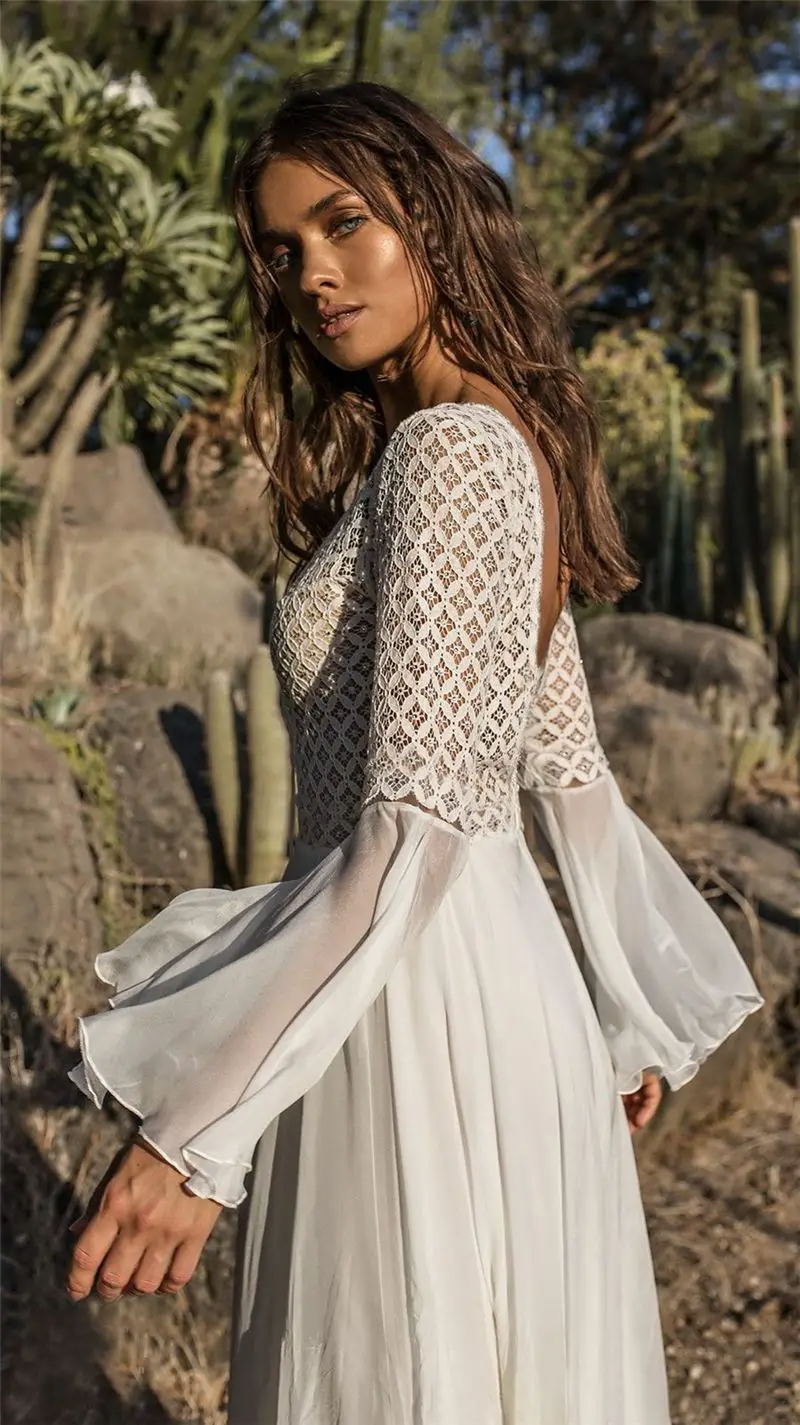 Weißes Boho Maxi Kleid mit Spitzendetails, lockerer Schnitt, eleganter Sommerstil, perfekt für Strand und Abend.