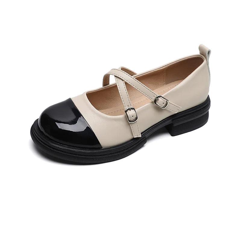 Zweifarbige Mary-Jane-Flats mit Doppelriemen, schwarze Zehenkappe, cremefarbenes Obermaterial, Damenschuh elegant und modern.