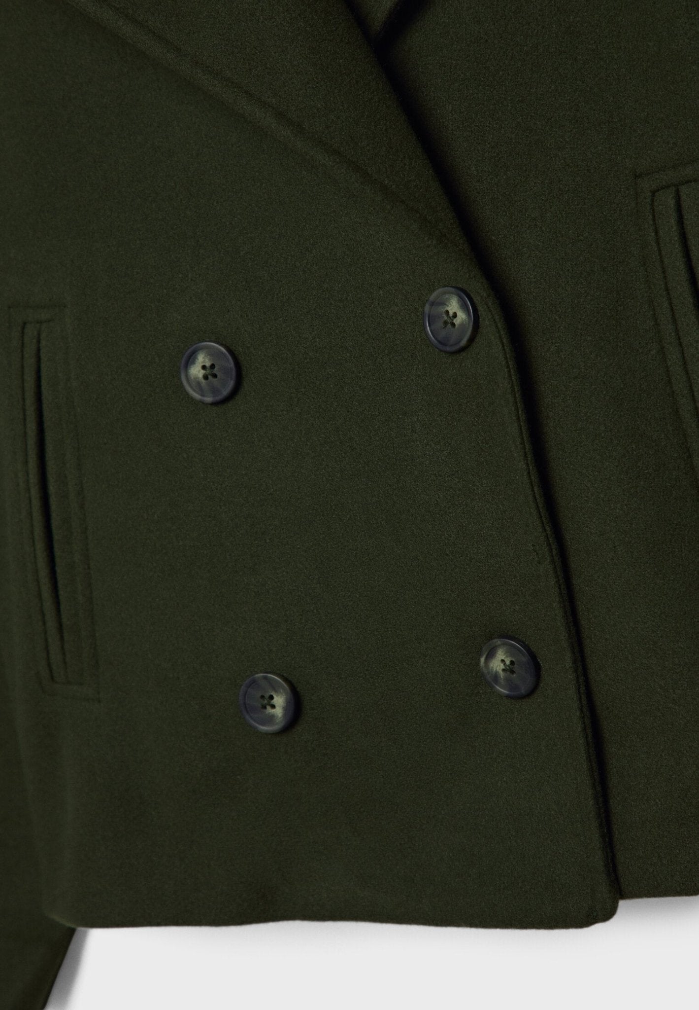 Zweireihige Damen Kurzjacke, elegant und modern, mit Umlegekragen und Langarm, ideal für Alltag und Freizeit.