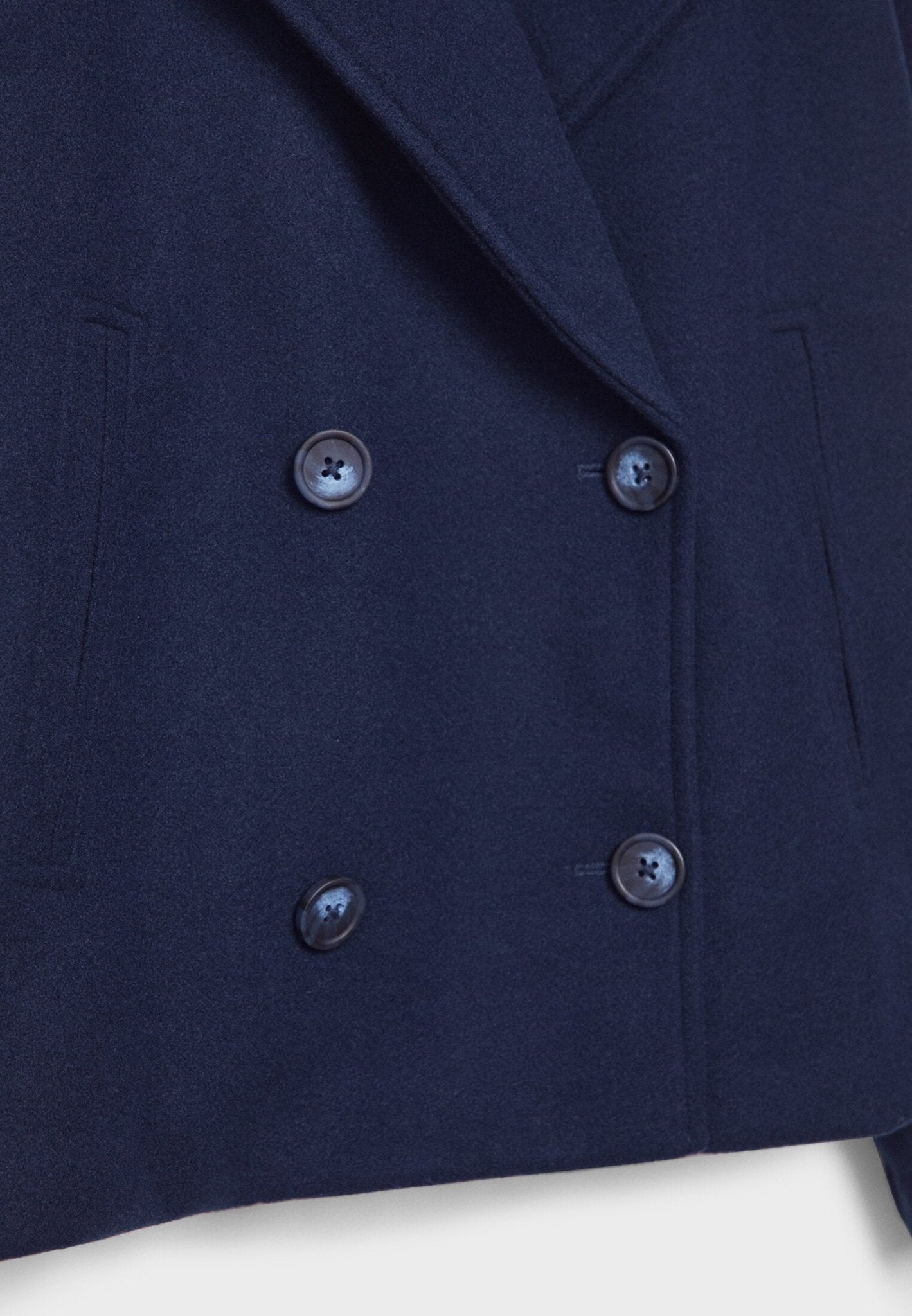 Zweireihige Damen Kurzjacke, elegant und modern, mit Umlegekragen und Langarm, ideal für Alltag und Freizeit.