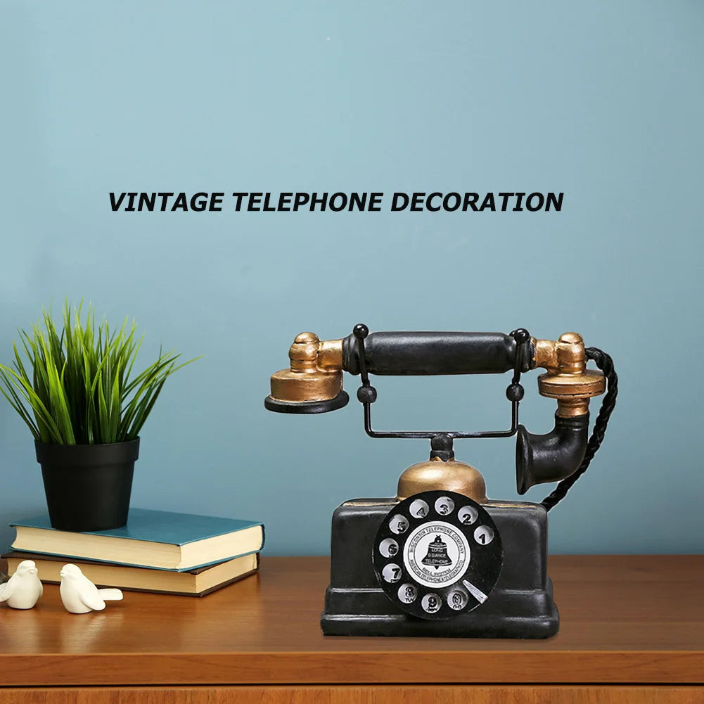 Nostalgisk dekorasjonstelefon i antikk stil, en tidløs detalj for hjemmeinnredning med vintage sjarm.