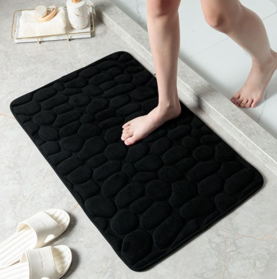 Rullestein design antiskli badematte, absorberende og sklisikker, ideell for baderomsinteriør.