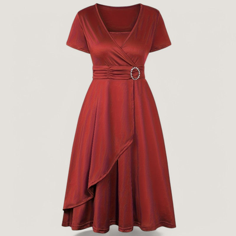 Glamorøs asymmetrisk strasskjole for kvinner. Ideell for fest og kveldsbruk, kombinerer eleganse og komfort.