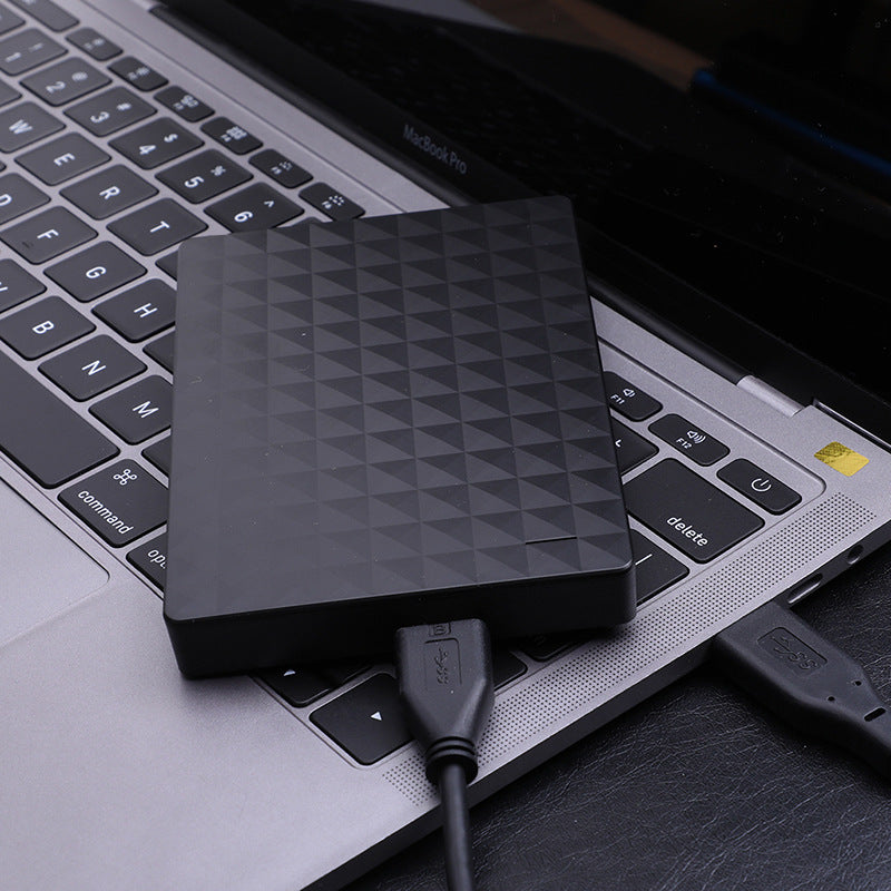 Sikker 10TB ekstern harddisk i kompakt design. USB 3.0 for pålitelig lagring og rask dataoverføring, perfekt for mobilt bruk.
