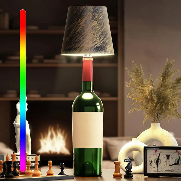 Kompakt bærbar LED-lampe, oppladbar via USB, tilbyr allsidig innendørs belysning.