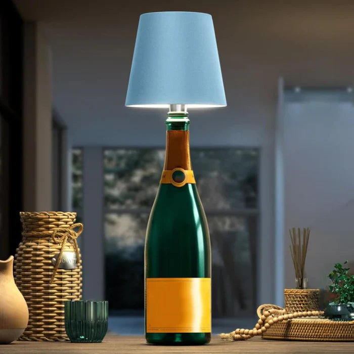 Moderne oppladbar LED-lampe. Trådløs med lang batteritid for stemningsfull belysning.